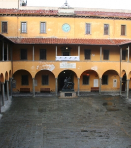 Pisa, Palazzo La Sapienza, internal courtyard
