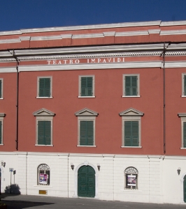 Sarzana (La Spezia), Teatro Impavidi, façade donnant sur la Piazza Garibaldi