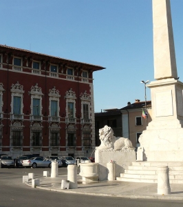 Massa, Palazzo Ducale e Piazza Aranci