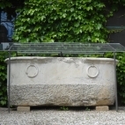 Baignoire en marbre (de Montioni). Folonnica (Grosseto), Villa Granducale